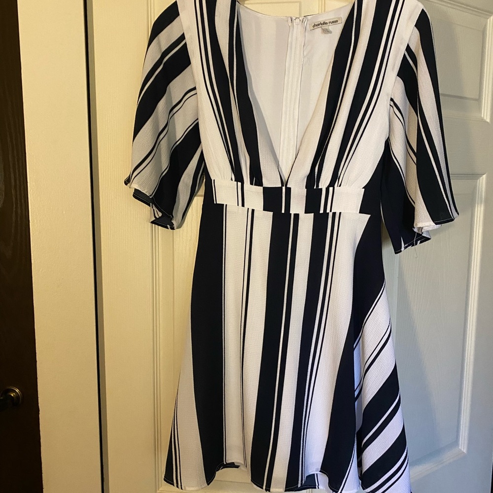 CHARLOTTE RUSSE STRIPE LOW V SHORT DRESS